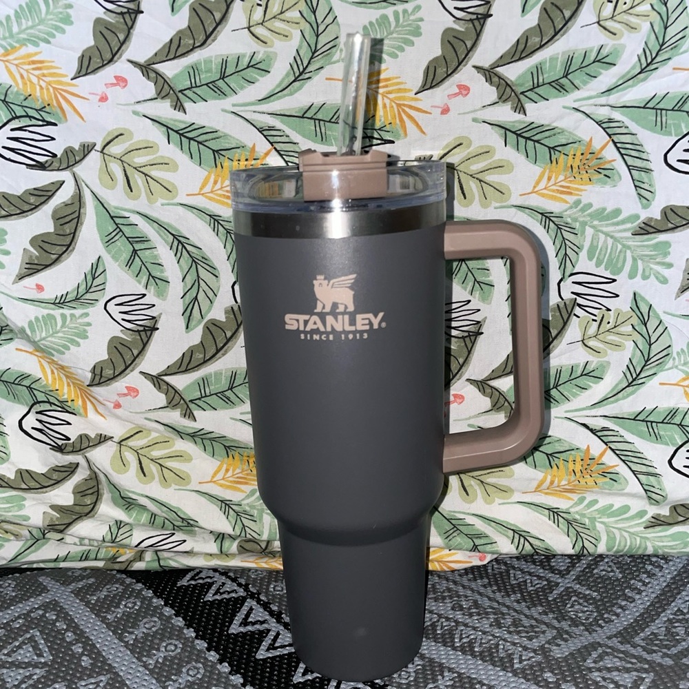 Stanley 40oz Quencher